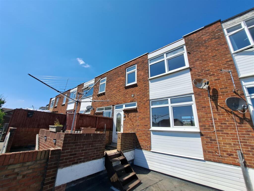 3 bedroom maisonette