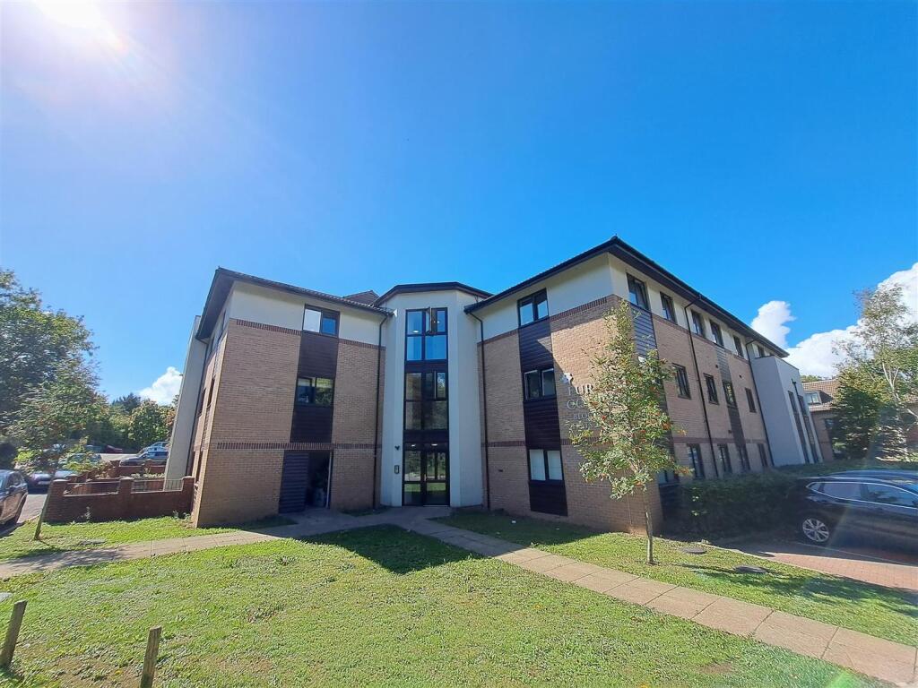 Main image of property: Wickham Road, Fareham