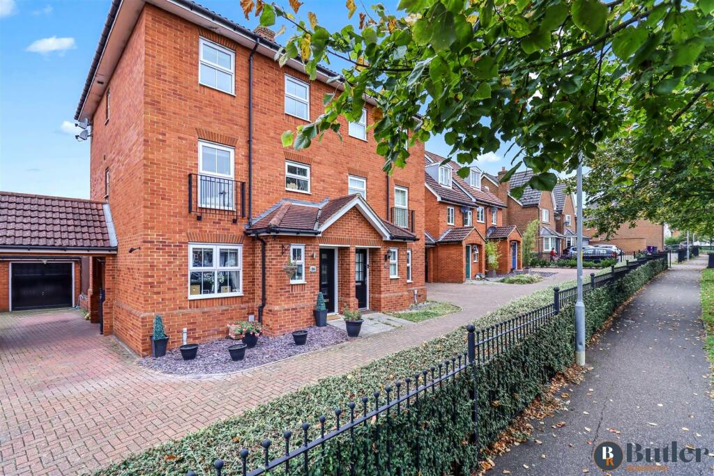 4 bedroom semidetached house for sale in Great Ashby Way, Stevenage, SG1