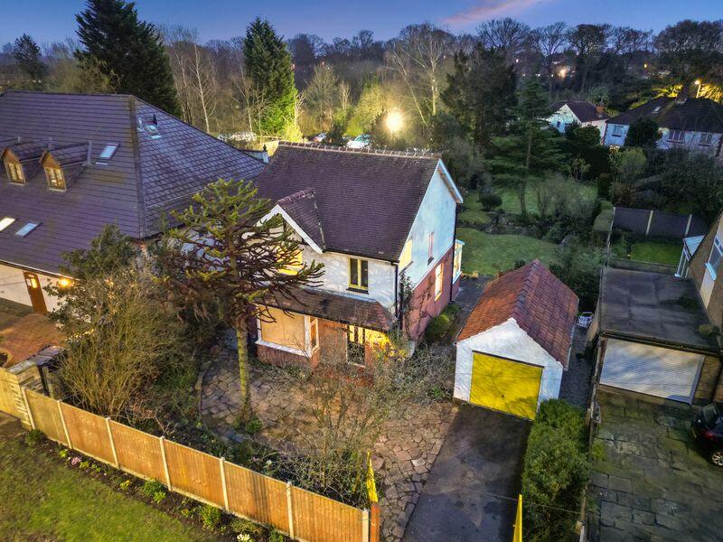 3 bedroom detached house for sale in Shadwell Lane, Moortown, LS17