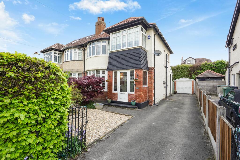 3 bedroom semidetached house for sale in Broomhill Drive, Moortown, LS17