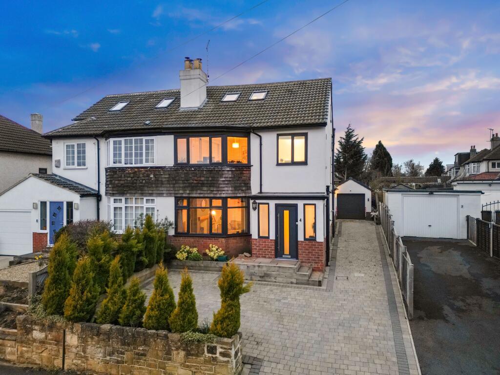 Main image of property: Carr Manor Parade, Moortown, LS17