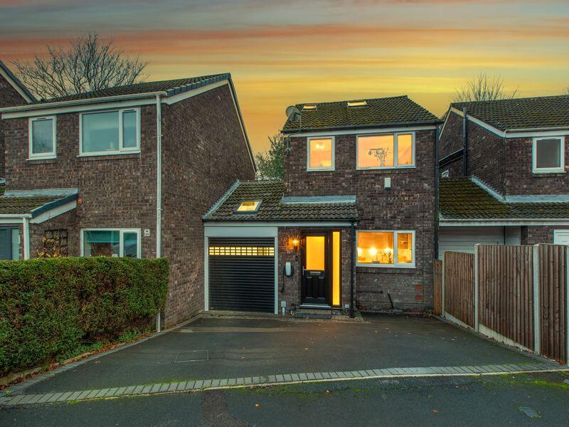 Main image of property: Lidgett Hill, Roundhay, Leeds