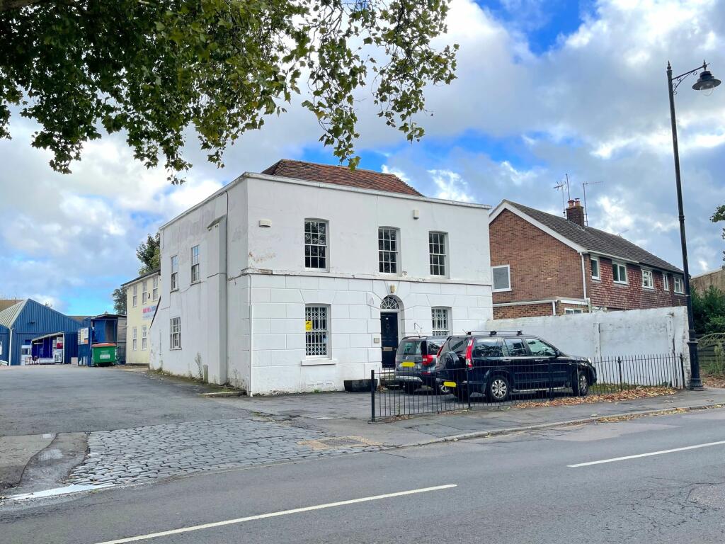 4 bedroom detached house for sale in The Mall, Faversham, ME13