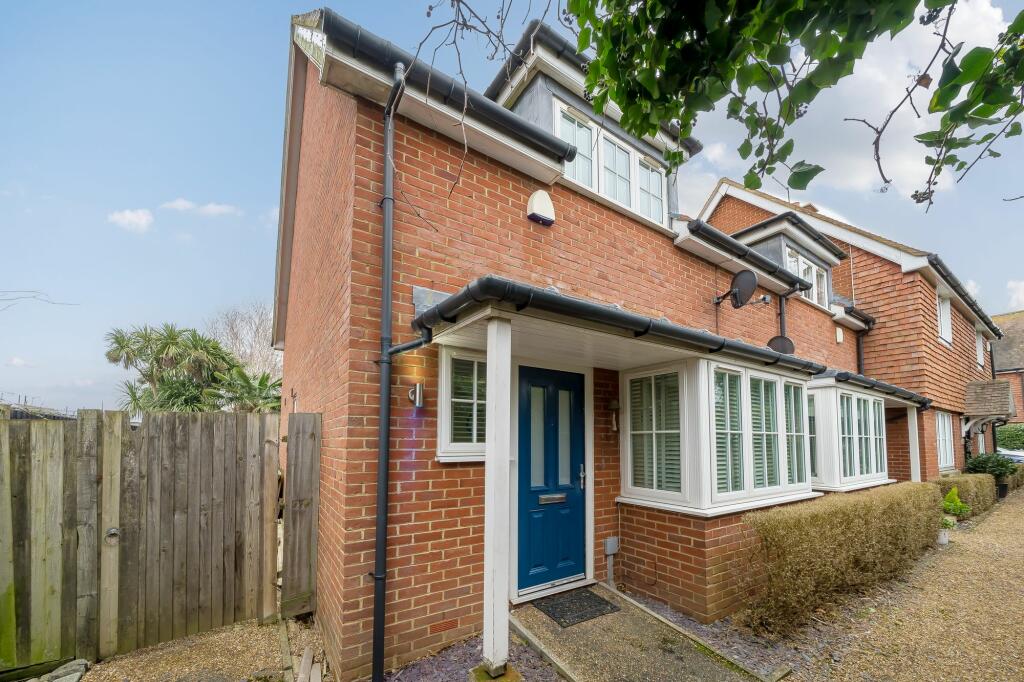 2 bedroom end of terrace house for sale in Love Lane, Faversham, ME13