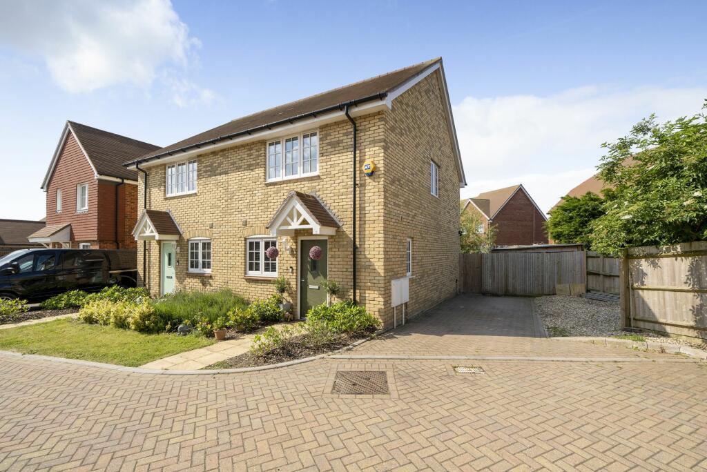 2 bedroom semidetached house for sale in Dewberry Close, Faversham, ME13