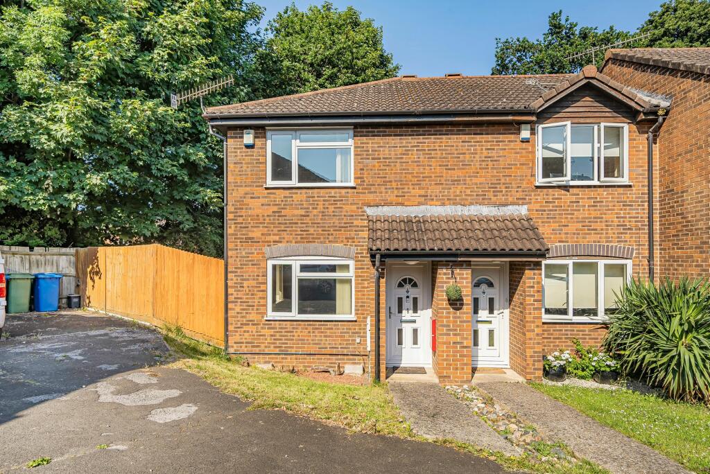 2 bedroom end of terrace house for sale in Cremer Place, Faversham, ME13
