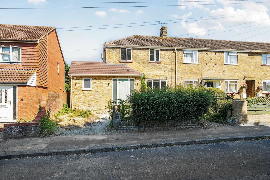 3 bedroom end of terrace house for sale in Wallers Road, Faversham, ME13