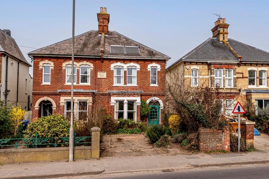 Main image of property: London Road, Faversham, ME13