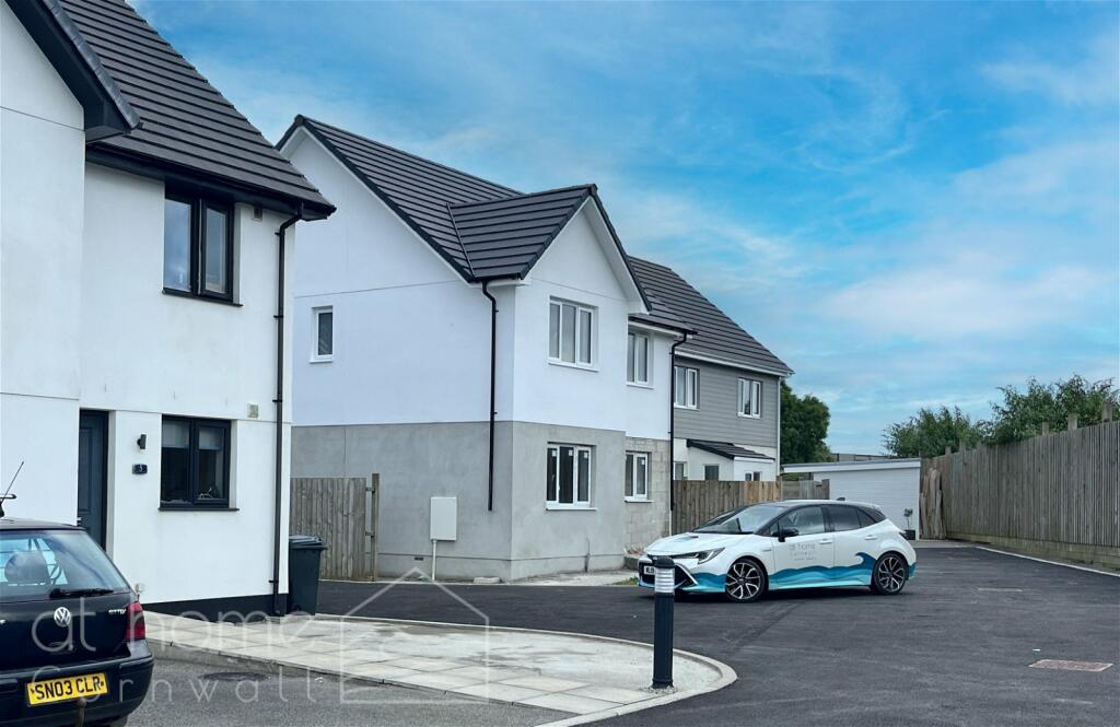 4 bedroom detached house for sale in Treleigh, Redruth, TR16