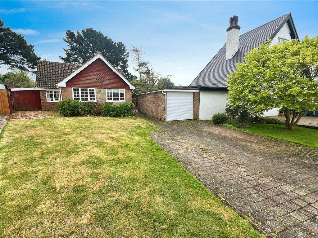 4 bedroom bungalow for sale in Oaks Close, East Cowes, Isle of Wight, PO32