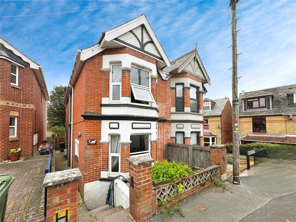 Main image of property: Oakfield Road, East Cowes, Isle of Wight