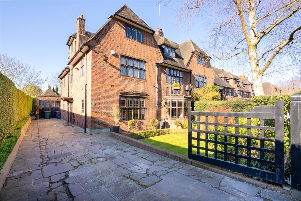 Main image of property: Heath Close, Hampstead Garden Suburb, London, NW11