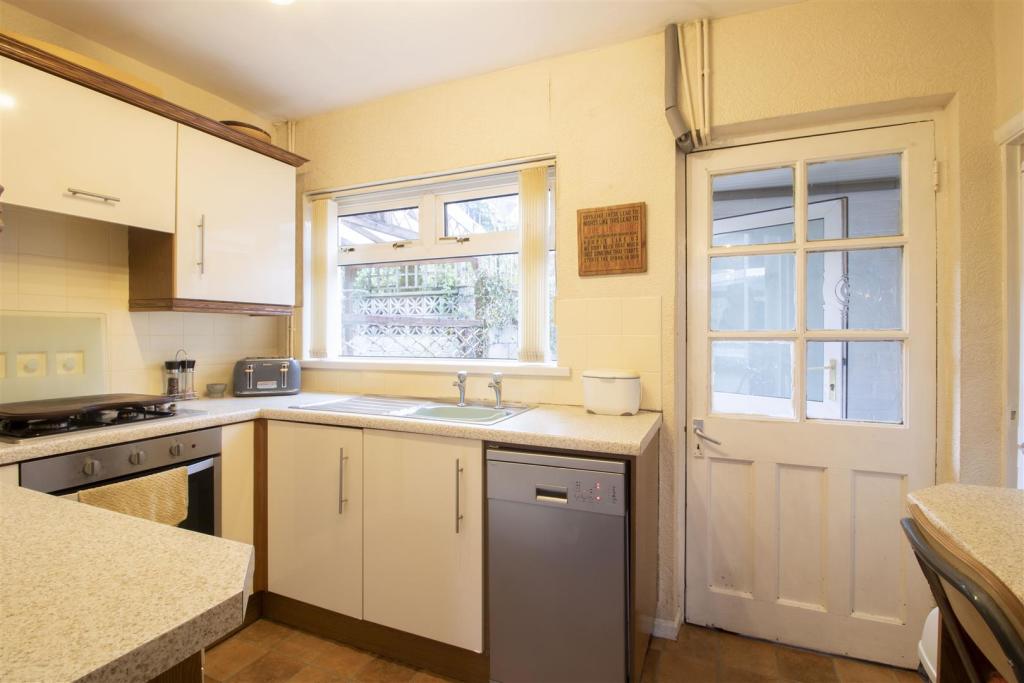 3 bedroom semidetached house for sale in Machen Close, Risca, Newport