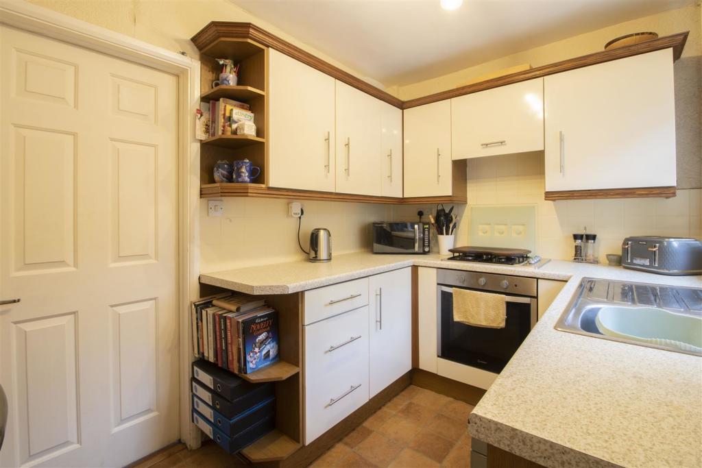 3 bedroom semidetached house for sale in Machen Close, Risca, Newport