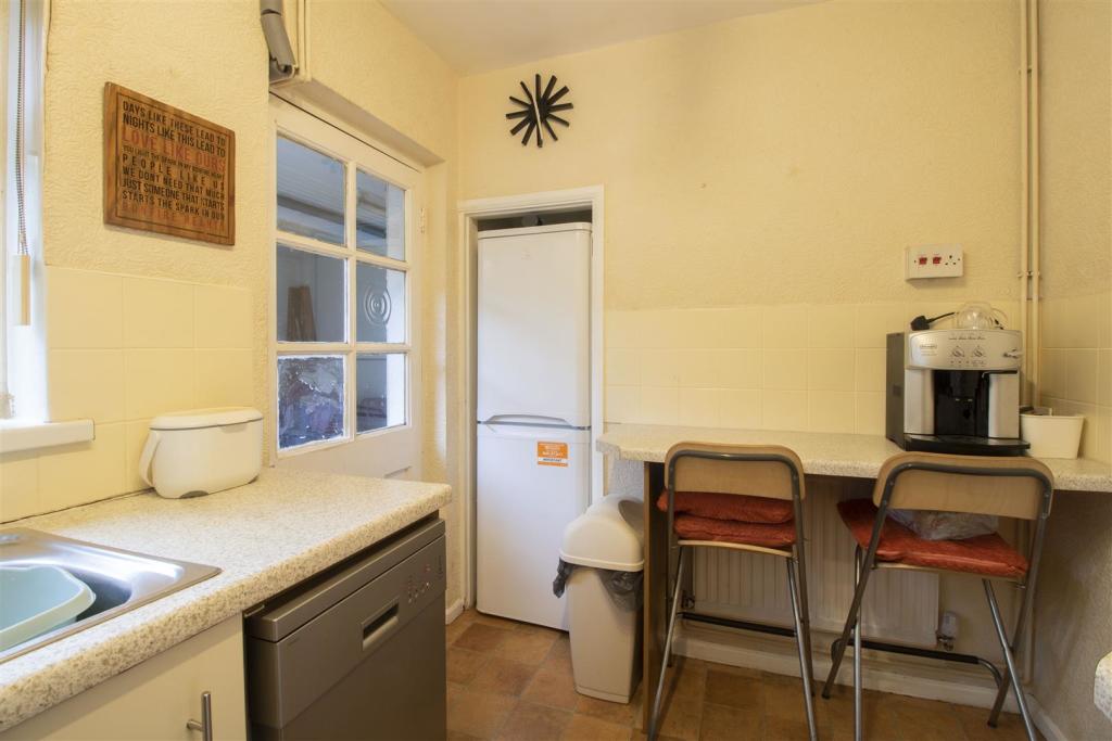 3 bedroom semidetached house for sale in Machen Close, Risca, Newport