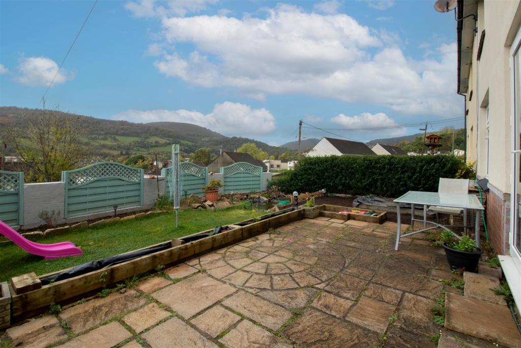 3 bedroom semidetached house for sale in Machen Close, Risca, Newport