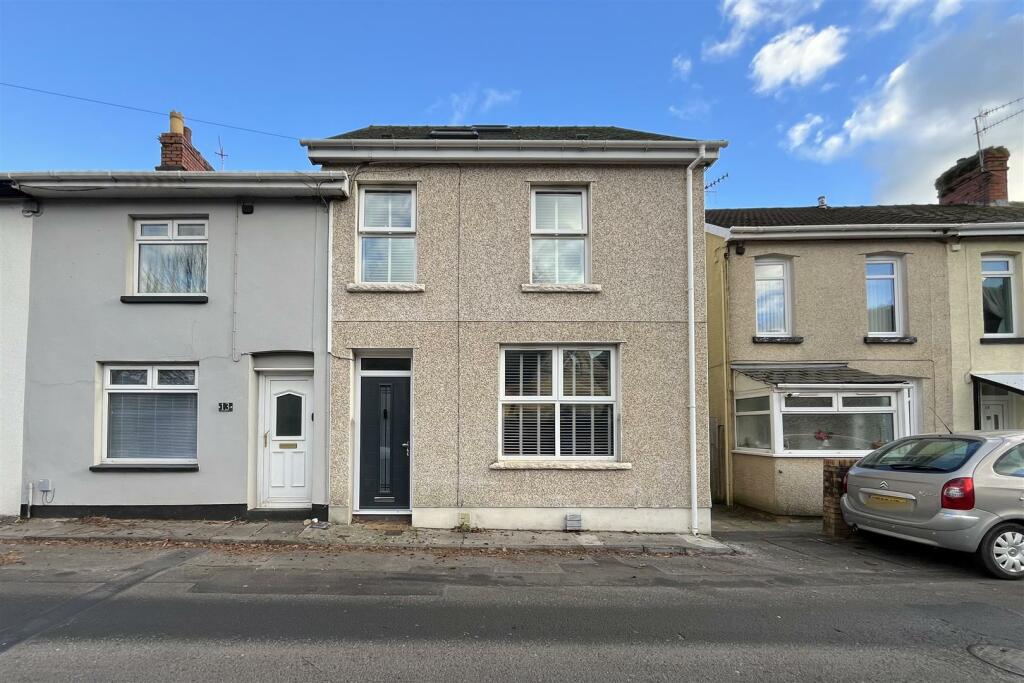 2 bedroom end of terrace house for sale in Station Road, Risca, Newport, NP11