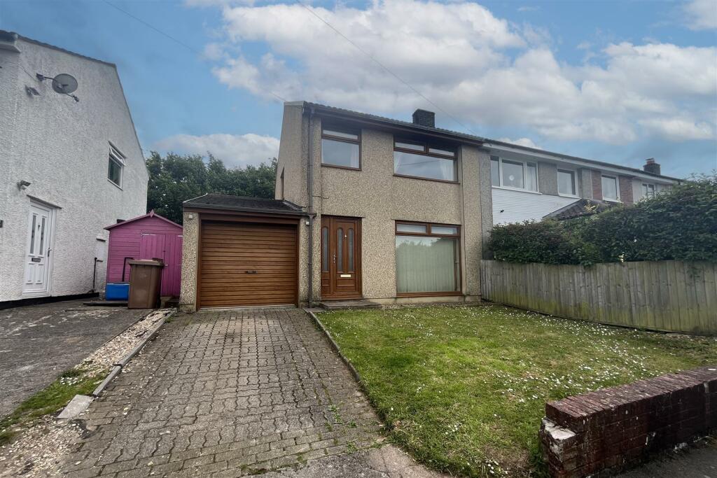 3 bedroom end of terrace house for sale in St. Annes Gardens