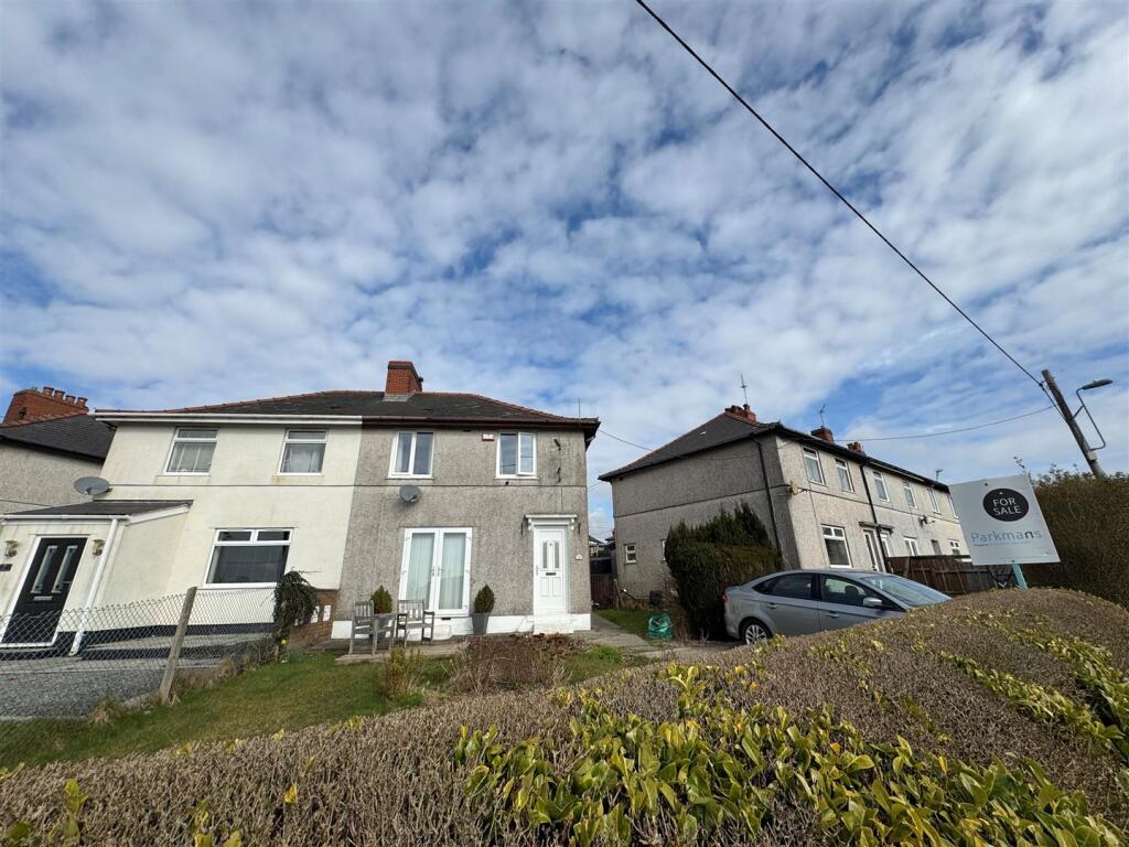 Main image of property: Llwyn-On Crescent, Oakdale, Blackwood, NP12