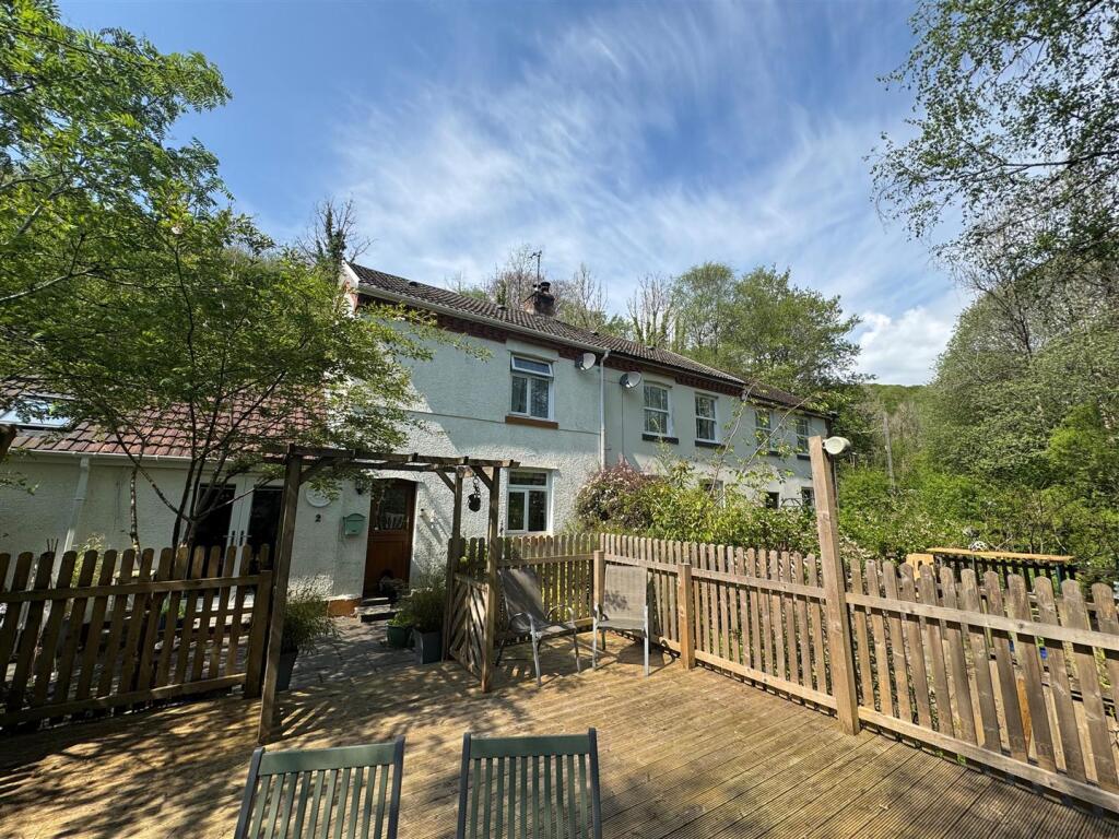 Main image of property: Hollybush, Blackwood