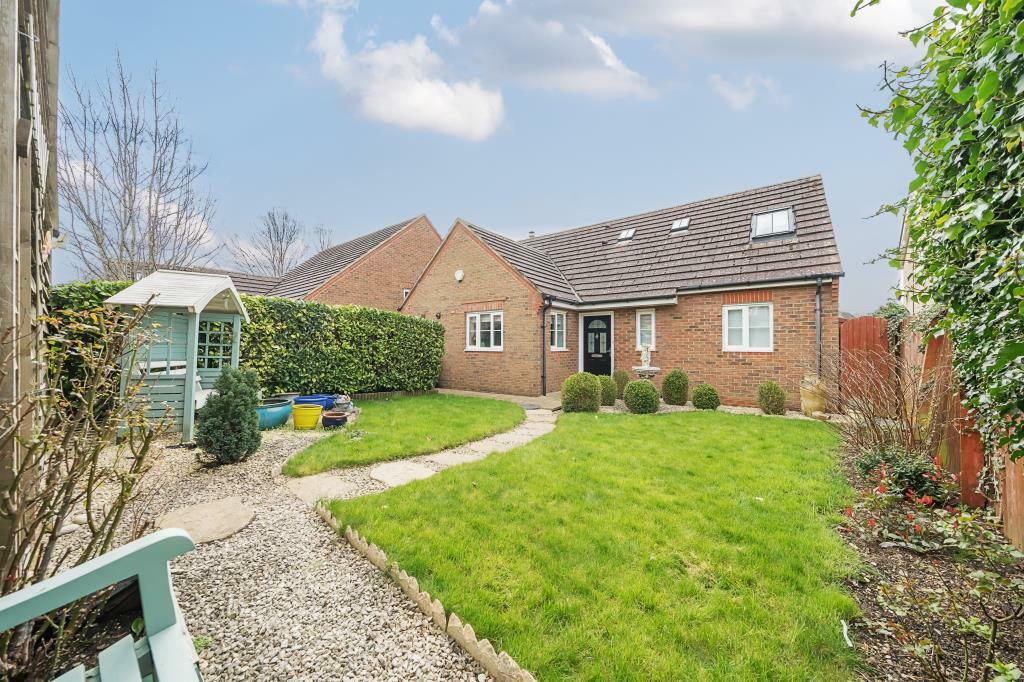 3 bedroom detached house for rent in Bakery Close, Chalgrove, OX44