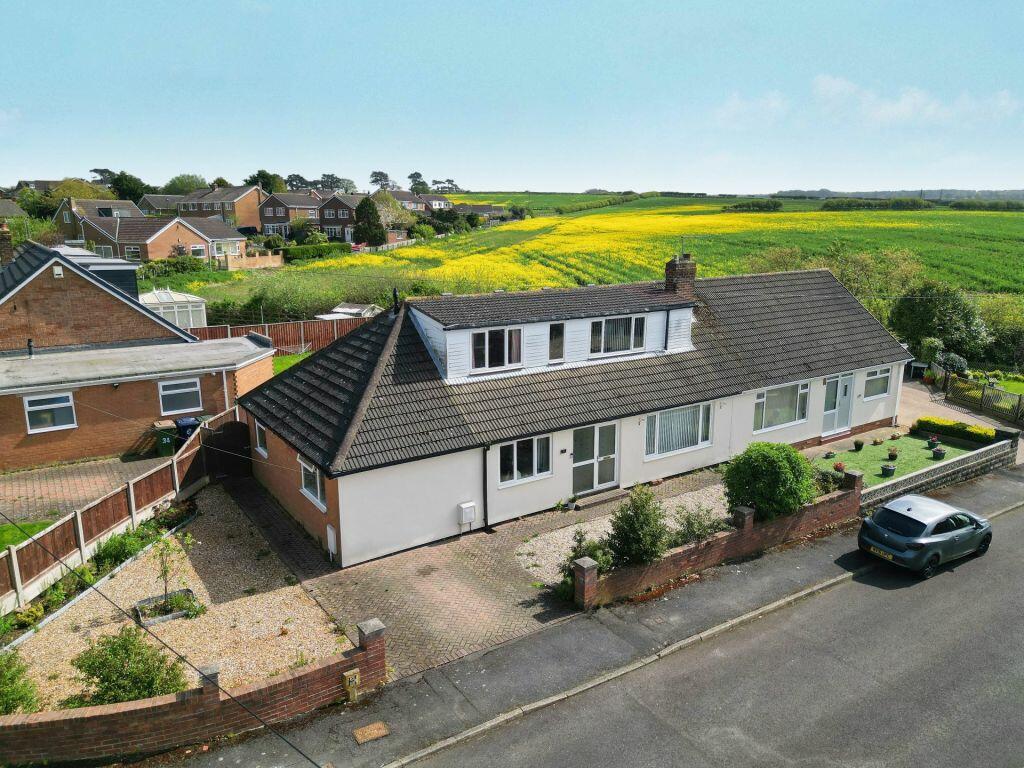 3 bedroom semidetached bungalow for sale in 32 Glebe Gardens