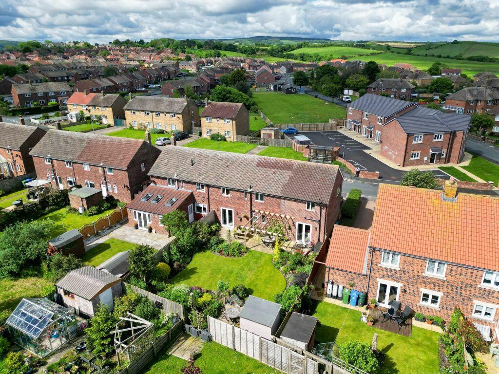 4 bedroom semidetached house for sale in 28 Stonecross Road, Whitby, YO21