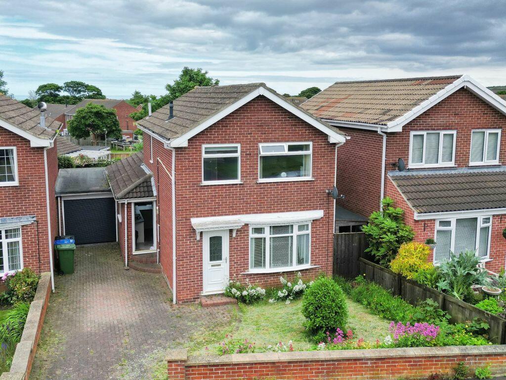 3 bedroom detached house for sale in 40 Eskdale Road, Whitby, YO22