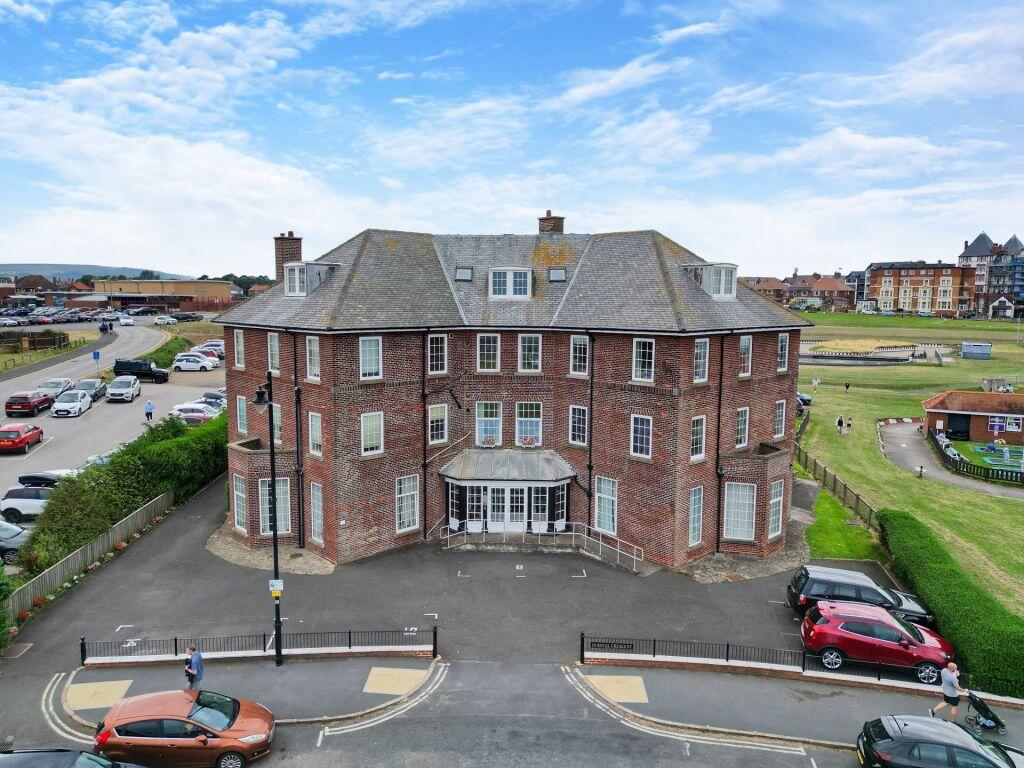 Main image of property: Flat 15, 19 Royal Crescent, Whitby