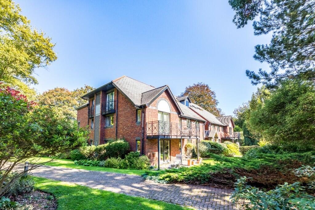 2 bedroom apartment for sale in Woburn Hill Park, Woburn Hill