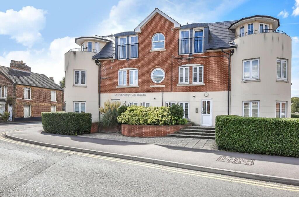 2 bedroom apartment for sale in Station Road, Egham, Surrey, TW20