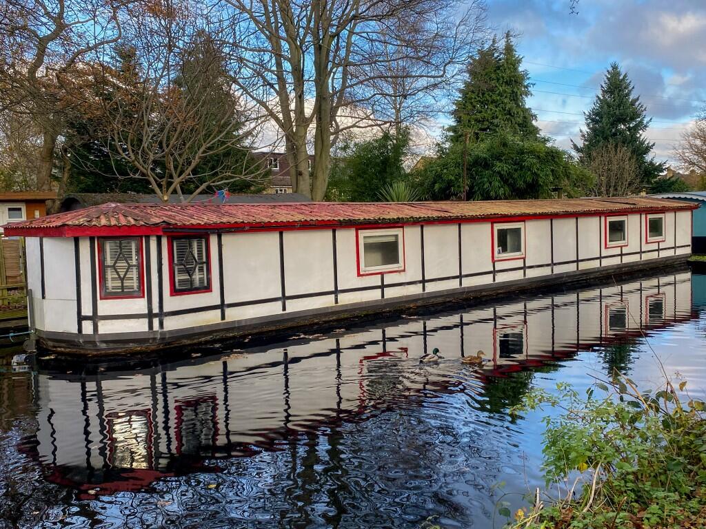 Main image of property: Scotland Bridge Lock, West Byfleet, Surrey, KT15
