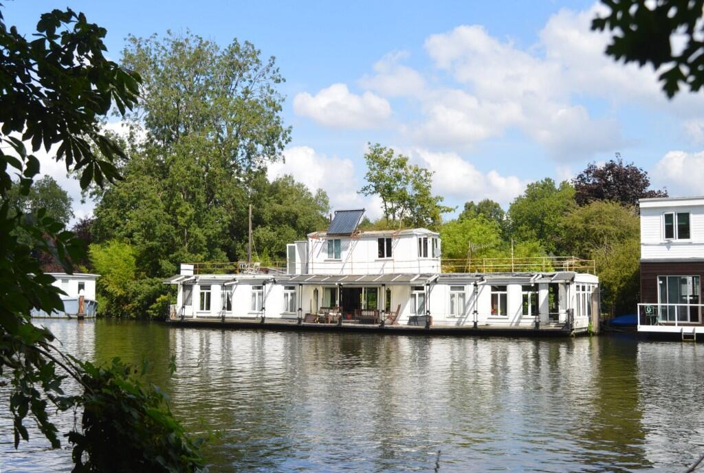 Main image of property: Taggs Island, Hampton, Middlesex, TW12