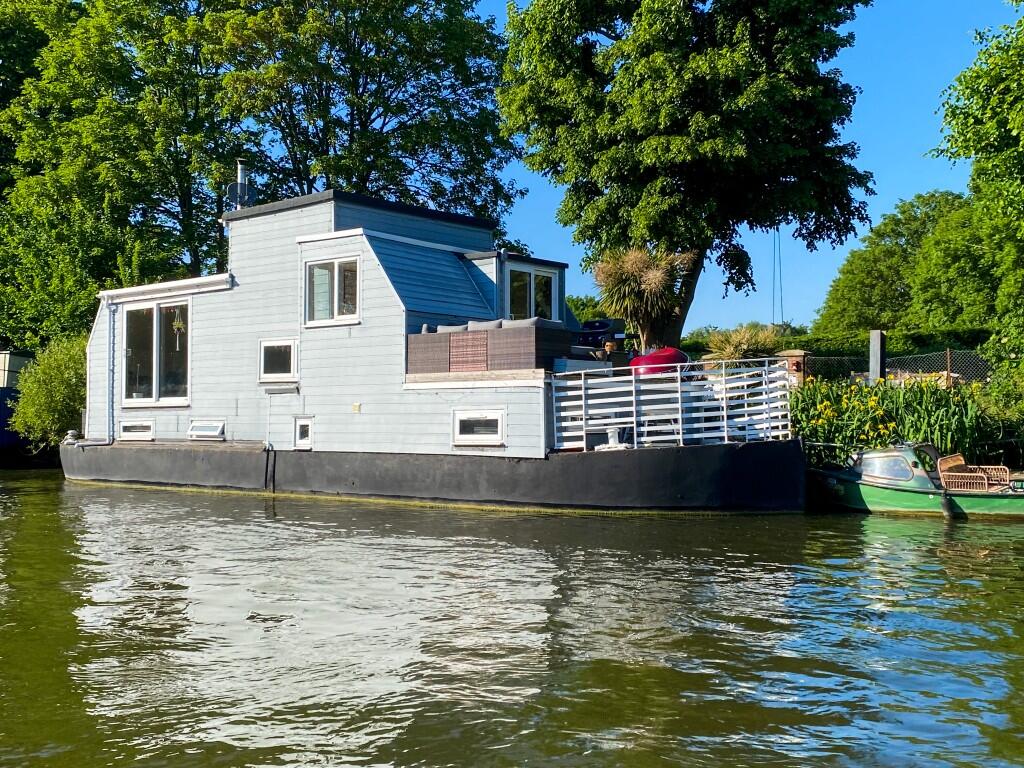 Main image of property: Chertsey Road, Chertsey, Surrey, TW17
