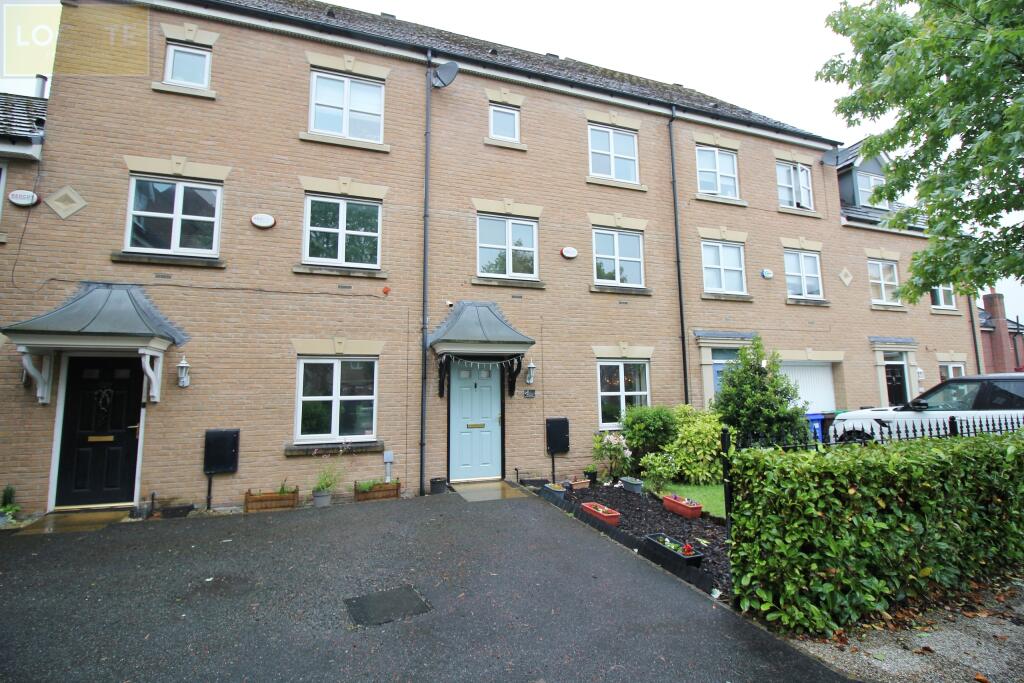 3 bedroom town house for sale in Lawnhurst Avenue, Manchester, M23