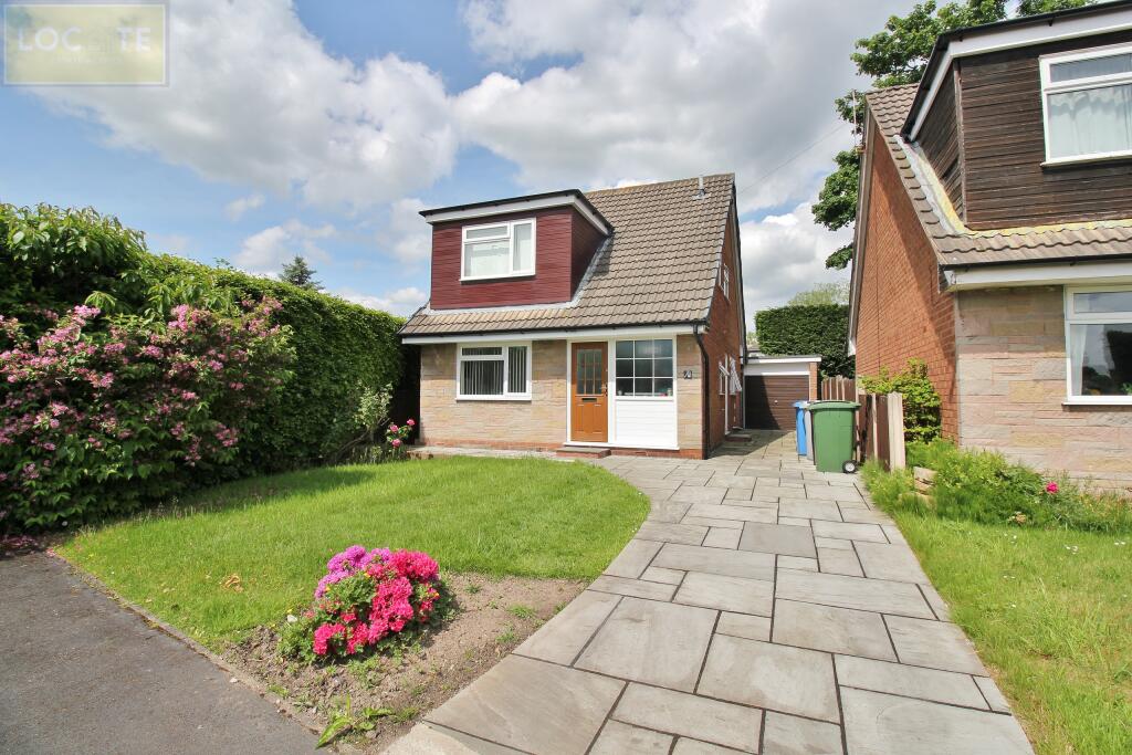 3 bedroom detached house for sale in Moss Croft Close, Flixton