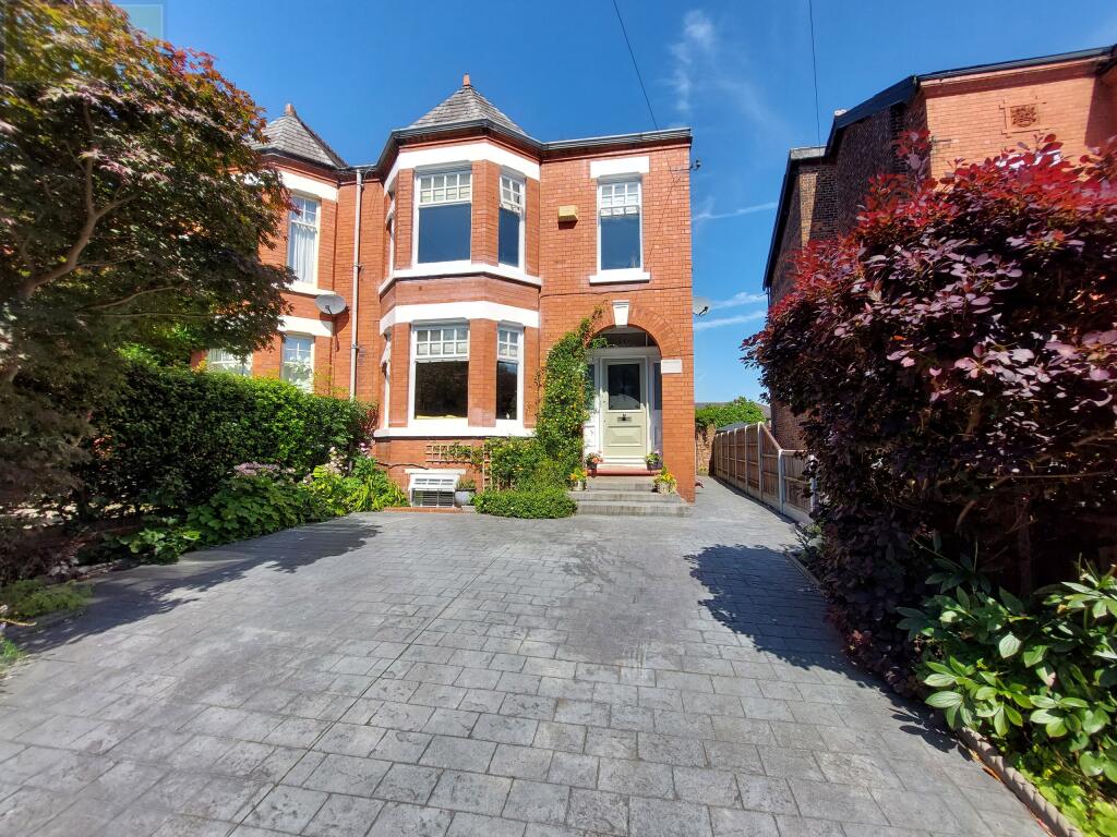 5 bedroom semidetached house for sale in Western Road Flixton, M41