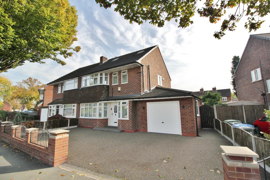 3 bedroom semidetached house for sale in Woodsend Road, Flixton, M41