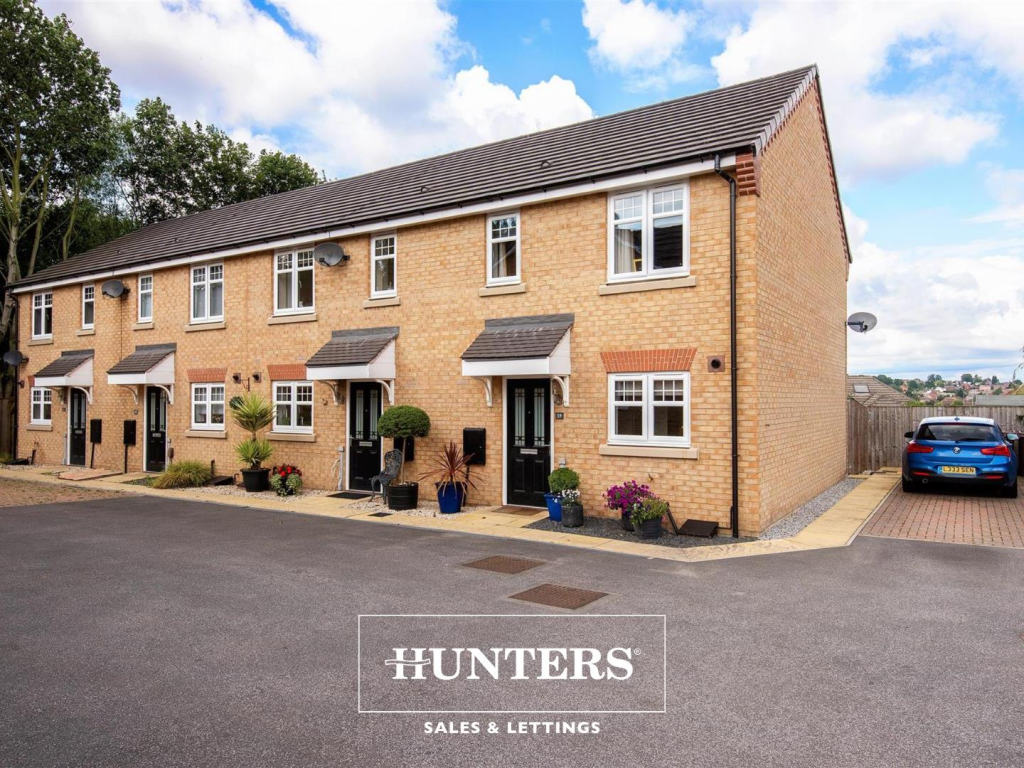 Main image of property: Hawthorne Grange, Pontefract, WF8 1TP