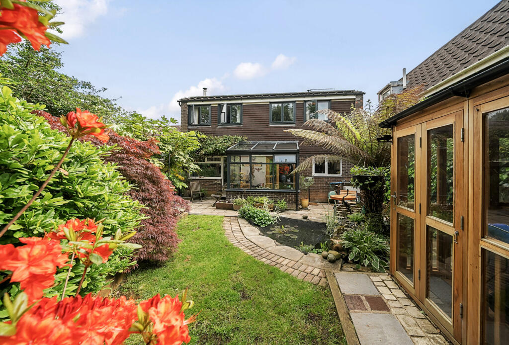 3 bedroom detached house for sale in Birdwell Lane, Long Ashton