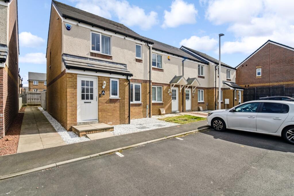 3 bedroom end of terrace house for sale in Gilbertfield Wynd
