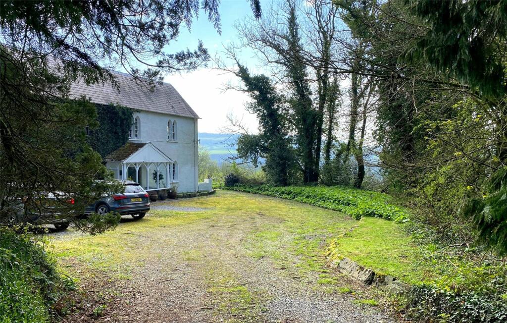5 bedroom detached house for sale in Ffairfach, Llandeilo