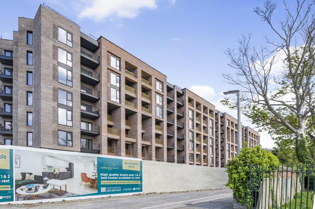 Main image of property: Whiffens Avenue Chatham ME4