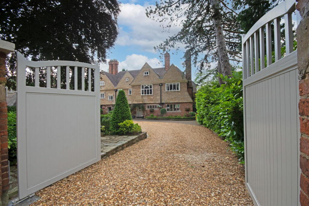 Additional property image - Bracebridge Road, Four Oaks, Sutton Coldfield