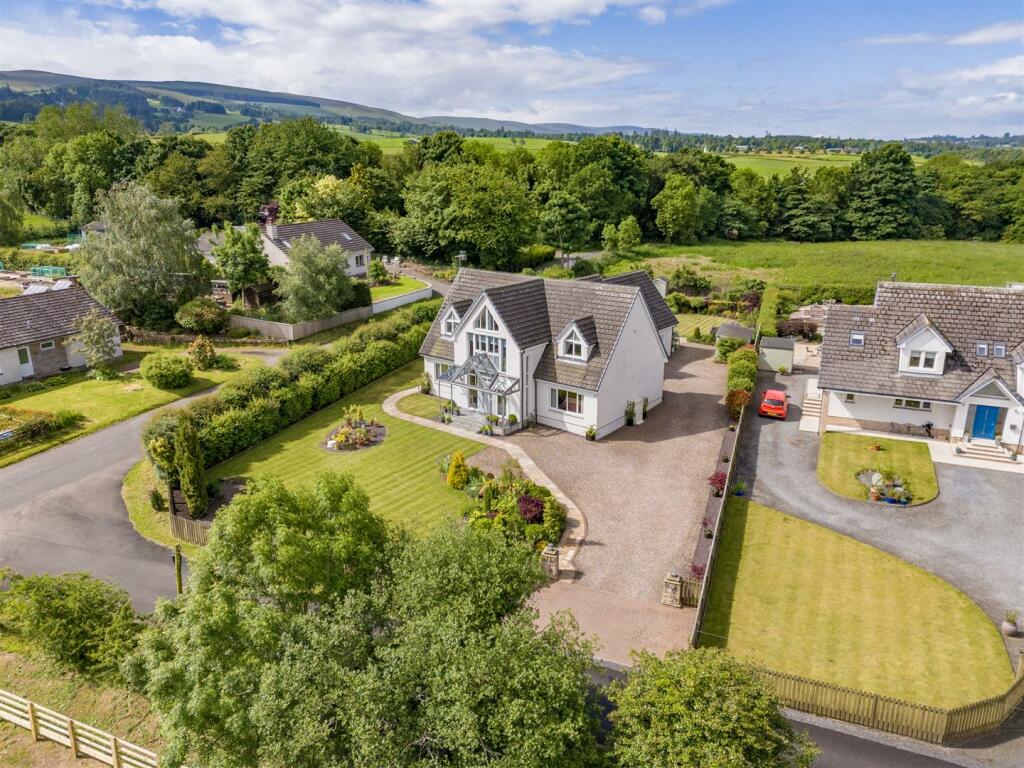 4 bedroom detached house for sale in The Pyghtle, Broadfold