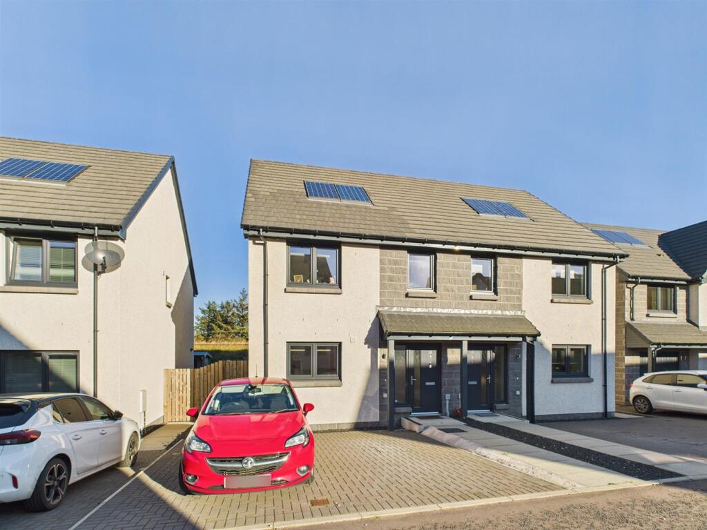 Main image of property: 16 Sandilands Grove, Abernethy, PH2 9FX