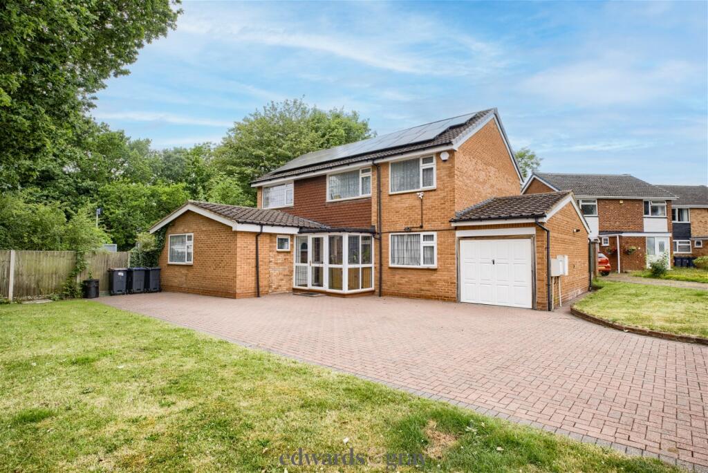 5 bedroom detached house for sale in Milverton Close, Walmley, Sutton