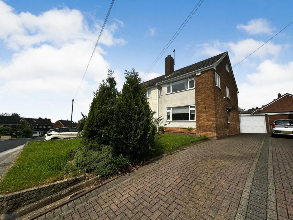 4 bedroom semidetached house for sale in Whetstone Lane, Aldridge, WS9