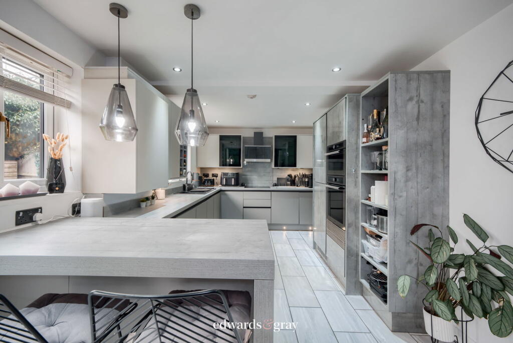 Additional property image - Pinbury Croft, Marston Green, B37 7RQ